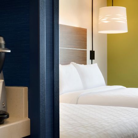 Holiday Inn Express Williamsburg By Ihg Exterior photo