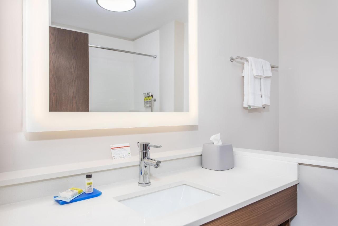 Holiday Inn Express Williamsburg By Ihg Exterior photo